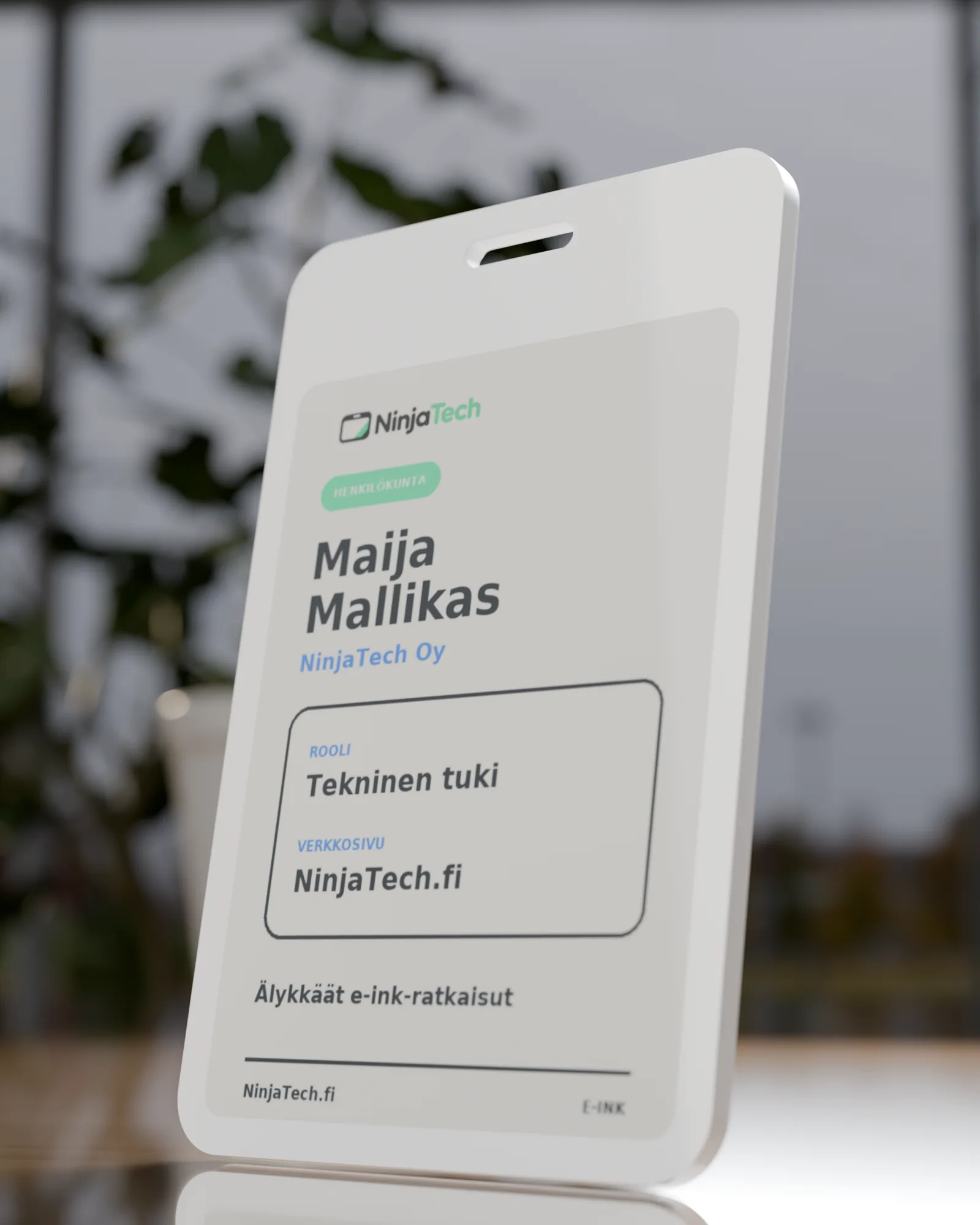 Nimikyltti, jossa vieraan nimi ja tehtävä